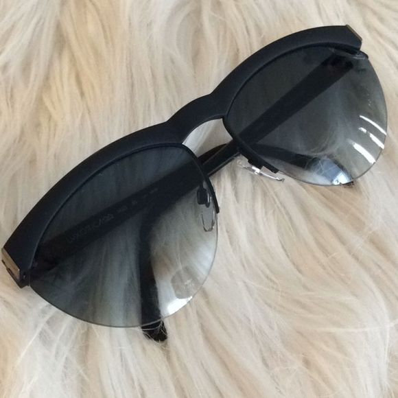 AUTHENTIC LUXOTTICA?Gorgeous sunglasses main image 3